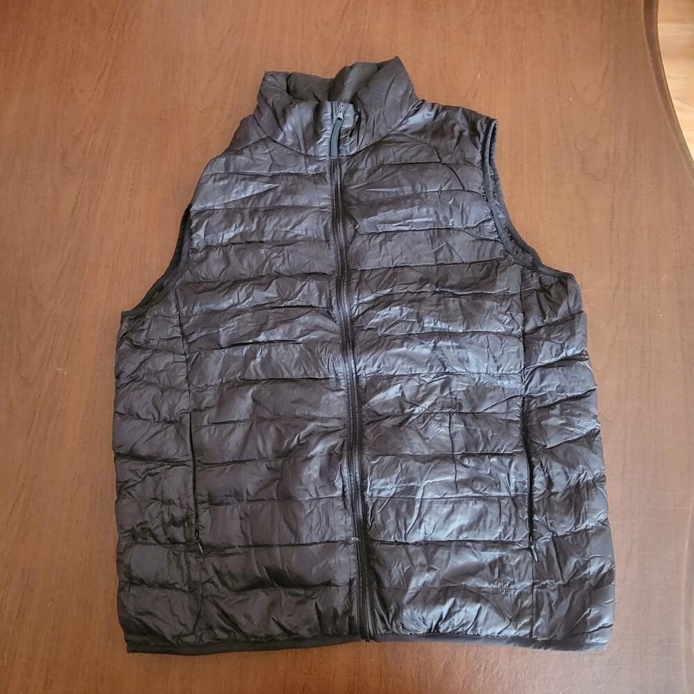 Uniqlo Ultra Light Down Vest Mens size Large Black Puffer Full Zip